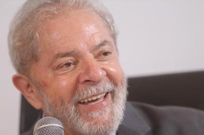 SÃO PAULO, 20/12/2017 - Ex-presidente Lula concede entrevista coletiva à imprensa na sede do Instituto Lula.<!-- NICAID(13369851) -->