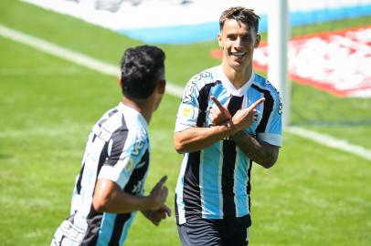 BRASILEIRO A 2021, GRÊMIO X CEARÁRS - BRASILEIRO A 2021, GRÊMIO X CEARÁ - ESPORTES - BRASILEIRO A 2021, GRÊMIO X CEARÁ - Ferreira jogador do Grêmio comemora seu gol com Jhonata Robert jogador da sua equipe durante partida contra o Ceará no estádio Arena do Grêmio pelo campeonato Brasileiro A 2021. 12/09/2021 - Foto: PEDRO H. TESCH/AGIF - AGÊNCIA DE FOTOGRAFIA/AGIF - AGÊNCIA DE FOTOGRAFIA/ESTADÃO CONTEÚDOEditoria: ESPORTESLocal: PORTO ALEGREIndexador: PEDRO H. TESCHFotógrafo: AGIF - AGÊNCIA DE FOTOGRAFIA<!-- NICAID(14887417) -->