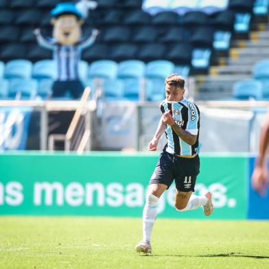 Gremio x CearaRS - FUTEBOL/CAMPEONATO BRASILEIRO 2021 /GREMIO X CEARA- ESPORTES - Lance da partida entre Gremio e Ceara disputada na manha deste domingo, na Arena do Gremio, em partida valida pela Campeonato Brasileiro 2021. FOTO: LUCAS UEBEL/GREMIO FBPAEditoria: SPOLocal: Porto AlegreIndexador: Lucas UebelSecao: futebolFonte: Gremio.netFotógrafo: Gremio x Ceara<!-- NICAID(14887473) -->