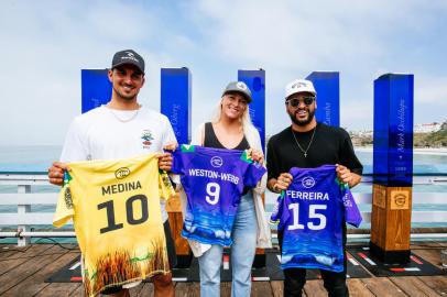 Rip Curl WSL FInalsSAN CLEMENTE, CALIFORNIA, USA - SEPTEMBER 7: Two-time WSL Champion Gabriel Medina, WSL World Champion Italo Ferreira and Tatiana Weston-Webb of Brazil at the press conference prior to the commencement of the Rip Curl WSL Finals on September 7, 2021 at Lower Trestles, San Clemente, California. (Photo by Thiago Diz/World Surf League / Divulgação)Editoria: SLocal: San ClementeIndexador: Thiago DizSecao: SPOFonte: World Surf LeagueFotógrafo: Contributor<!-- NICAID(14887638) -->