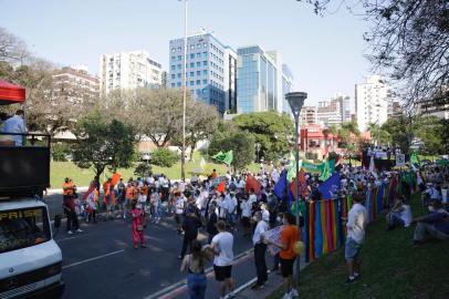 Porto Alegre, RS, Brasil, 12-09-2021: Protesto contra o presidente Jair Bolsonaro é realizado no Parque Moinhos de Vento, em Porto Alegre. Ato conta com a participação de grupos liberais e diferentes grupos partidários. Presente também o governador Eduardo Leite.(Foto: Mateus Bruxel / Agência RBS)Indexador: Mateus Bruxel<!-- NICAID(14887664) -->