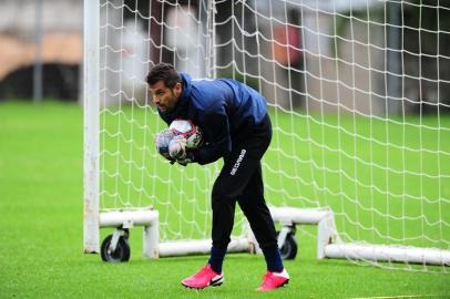 CAXIAS DO SUL, RS, BRASIL, 30/03/2021. Treino do Caxias no estádio suplementar (CT). O Caxias está disputando o Campeonato Gaúcho 2021 (Gauchão). Na foto, goleiro Marcelo Pitol. (Porthus Junior/Agência RBS)<!-- NICAID(14746644) -->