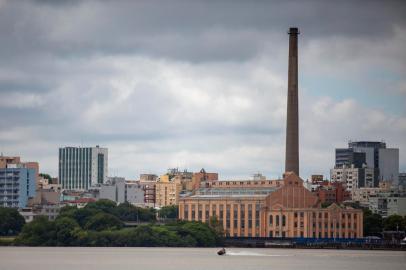 PORTO ALEGRE, RS, BRASIL - Imagens para Matéria Especial na Super Edição de ZH de 20 e 21 de fevereiro de 2021. Os caminhos para a revitalização do Centro de Porto Alegre. Na imagem vista da Usina do Gasômetro.Indexador: Jefferson Botega<!-- NICAID(14715678) -->