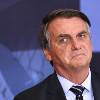 Brazilian President Jair Bolsonaro gestures during the Marechal Rondon Communications Award ceremony at the Planalto Palace in Brasilia, on September 14, 2021. (Photo by EVARISTO SA / AFP)<!-- NICAID(14890755) -->