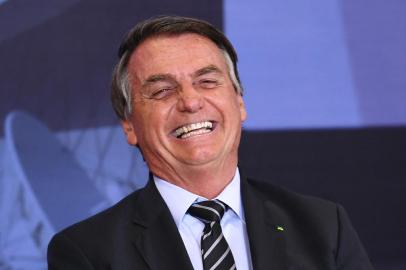 Brazilian President Jair Bolsonaro gestures during the Marechal Rondon Communications Award ceremony at the Planalto Palace in Brasilia, on September 14, 2021. (Photo by EVARISTO SA / AFP)<!-- NICAID(14890760) -->