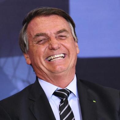 Brazilian President Jair Bolsonaro gestures during the Marechal Rondon Communications Award ceremony at the Planalto Palace in Brasilia, on September 14, 2021. (Photo by EVARISTO SA / AFP)<!-- NICAID(14890760) -->