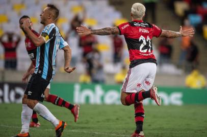 COPA DO BRASIL 2021, FLAMENGO X GRÊMIORJ - COPA DO BRASIL 2021, FLAMENGO X GRÊMIO - ESPORTES - COPA DO BRASIL 2021, FLAMENGO X GRÊMIO - Pedro jogador do Flamengo comemora seu gol durante partida contra o Grêmio no estádio Maracanã pelo campeonato Copa do Brasil 2021. 15/09/2021 - Foto: THIAGO RIBEIRO/AGIF - AGÊNCIA DE FOTOGRAFIA/AGIF - AGÊNCIA DE FOTOGRAFIA/ESTADÃO CONTEÚDOEditoria: ESPORTESLocal: RIO DE JANEIROIndexador: THIAGO RIBEIROFotógrafo: AGIF - AGÊNCIA DE FOTOGRAFIA<!-- NICAID(14890775) -->