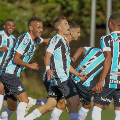 Pedro Lucas comemora gol do Grêmio contra o Ceará pelo Brasileirão de Aspirantes