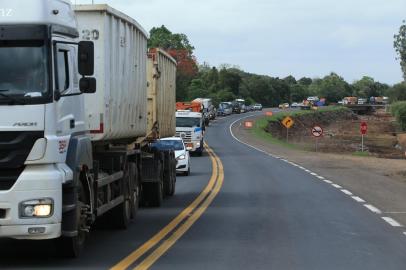 LAJEADO,RS,BRASIL.2021,09,23.Implantação de duplicação da Br-386/rs entre os mk 32,5 e 34,8 entre Marques de Souza e Lajaedo.(RONALDO BERNARDI/AGENCIA RBS).<!-- NICAID(14896655) -->