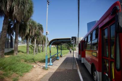 PORTO ALEGRE, RS, BRASIL,  24/09/2021- Imagens da parada de ônibus na Avenida Chuí, ao lado do BarraShoppingSul, nessa parada mulher foi assassinada.  Foto: Jefferson Botega / Agencia RBS<!-- NICAID(14897787) -->