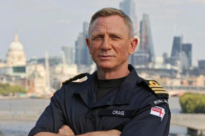 A handout photograph taken on September 22, 2021 and released by the Royal Navy, UK Ministry of Defence (MOD) on September 23, 2021, shows Commander Daniel Craig, who is best known for playing the role of James Bond in the long running 007 film series, on his receiving the honorary Royal Navy rank of Commander from the Head of the Royal Navy, First Sea Lord Admiral Sir Tony Radakin KCB ADC at the Corinthia Hotel in London. - James Bond actor Daniel Craig has been made an honorary commander in the Royal Navy, matching the rank of the fictional superspy he plays on screen, the service announced on Thursday. (Photo by Lee BLEASE / MOD / AFP) / RESTRICTED TO EDITORIAL USE - MANDATORY CREDIT   AFP PHOTO / LEE BLEASE / UK MOD / CROWN COPYRIGHT 2021   -  NO MARKETING NO ADVERTISING CAMPAIGNS   -   DISTRIBUTED AS A SERVICE TO CLIENTS  -  NO ARCHIVE - TO BE USED WITHIN 2 DAYS FROM SEPTEMBER 23, 2021 (48 HOURS), EXCEPT FOR MAGAZINES WHICH CAN PRINT THE PICTURE WHEN FIRST REPORTING ON THE EVENT / <!-- NICAID(14898454) -->