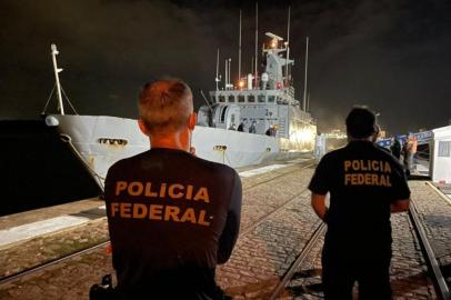 Polícia Federal e Marinha apreendem mais de meia tonelada de haxixe em veleiro<!-- NICAID(14901780) -->