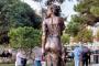 Estátua inaugurada em Satri, na Itália, é acusada de machismo<!-- NICAID(14901803) -->