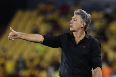 Brazils Flamengo coach Renato Gaucho gives the thumb up during their Copa Libertadores semifinal second leg football match against Ecuadors Barcelona, at the Monumental Stadium in Guayaquil, Ecuador, on September 29, 2021. (Photo by FRANKLIN JACOME / POOL / AFP)Editoria: SPOLocal: GuayaquilIndexador: FRANKLIN JACOMESecao: soccerFonte: POOLFotógrafo: STR<!-- NICAID(14902690) -->