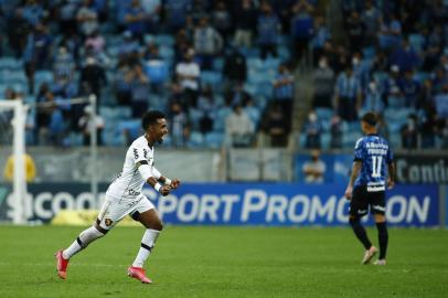 PORTO ALEGRE, RS, BRASIL - 03.10.2021 - O Grêmio recebe o Sport na Arena, em jogo válido pela 23ª rodada do Brasileirão. Partida marca a volta da torcida à Arena durante a pandemia. (Foto: Félix Zucco/Agencia RBS)<!-- NICAID(14905207) -->