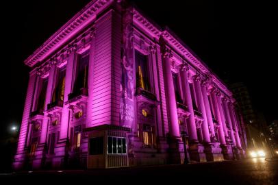 PORTO ALEGRE, RS, BRASIL - 04.10.2021 - Piratini com luz rosa pelo Outubro Rosa. (Foto: Marco Favero/Agencia RBS)<!-- NICAID(14906324) -->