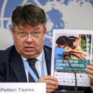 Finnish Secretary-General of the World Meteorological Organization (WMO) Petteri Taalas shows an UN multi-agency report 2021 at the United Nations offices in Geneva on October 5, 2021, during a press conference on water-related problems. - More than five billion people could have difficulty accessing water by 2050, the World Meteorological Organization warned. In 2018, 3.6 billion people did not have sufficient access to water for at least one month, according to a new report by the UN organisation. (Photo by Fabrice COFFRINI / AFP)<!-- NICAID(14906624) -->