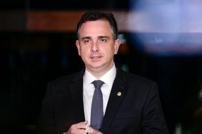 O presidente do Senado, Rodrigo Pacheco, confirmou nesta quinta-feira (8) que vai instalar na semana que vem a comissão parlamentar de inquérito (CPI) para apurar o combate à pandemia de covid-19, em obediência a decisão liminar do Supremo Tribunal Federal (STF). Ele disse, no entanto, que considera a ordem judicial equivocada.Fonte: Pedro França/Agência Senado<!-- NICAID(14753850) -->