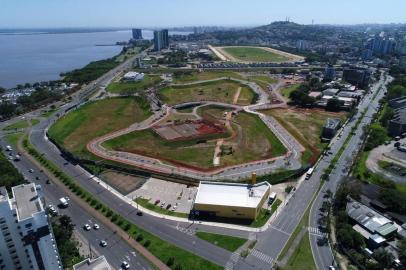 Porto Alegre, RS, Brasil, 05-10-2021: Obras do bairro privativo Golden Lake, na avenida Diário de Notícias, na zona sul. Foto: Mateus Bruxel / Agência RBS<!-- NICAID(14906891) -->