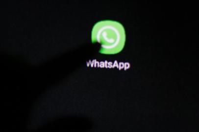 VOLTA DE APLICATIVOS PREJUÍZOPR - VOLTA-APLICATIVOS-PREJUÍZO - GERAL - Imagens dos ícones de WhatsApp, Facebook e Instagram feitas em Curitiba (PR) nesta terça-feira (05). Os aplicativos voltaram a funcionar depois de terem ficado fora do ar nesta segunda-feira (04). Por conta dessa falha, as ações do Facebook nas bolsas dos EUA caíram 5% no dia anterior. 04/10/2021 - Foto: EDUARDO MATYSIAK/FUTURA PRESS/FUTURA PRESS/ESTADÃO CONTEÚDOEditoria: GERALLocal: CURITIBAIndexador: EDUARDO MATYSIAKFotógrafo: FUTURA PRESS<!-- NICAID(14907362) -->