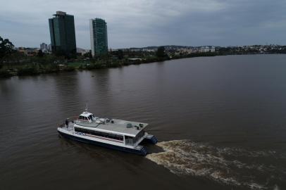 PORTO ALEGRE, RS, BRASIL,  23/09/2021- Fotos do Catamarã, para a matéria dos 10 anos da travessia POA-Guaíba. Foto: Félix Zucco  / Agencia RBS<!-- NICAID(14897082) -->