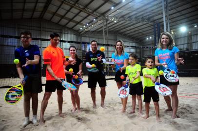 CAXIAS DO SUL, RS, BRASIL, 29/09/2021. Academia Bohrer Sports - O Beach Tennis é uma modalidade que tem crescido rapidamente na Serra, com vários locais recebendo a modalidade e o número de praticantes em ascensão. Matéria especial para o Almanaque. Na foto, Luiz Oscar Rauber Filho que pratica com a família. (Porthus Junior/Agência RBS)<!-- NICAID(14907257) -->