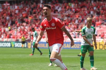 PORTO ALEGRE, RS, BRASIL, 10-10-2021: Internacional vence Chapecoense por 5 a 2, com três gols de Yuri Alberto. Foi o primeiro jogo no Beira-Rio em que a torcida pode voltar ao estádio durante a pandemia. Na foto, Matheus Cadorini comemora seu gol. (Foto: Ricardo Duarte/Sport Club Internacional/Divulgação)<!-- NICAID(14911810) -->