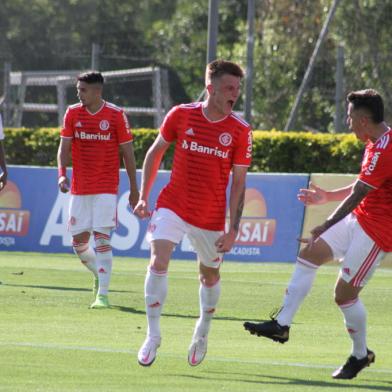 Inter vence o Cruzeiro e se classifica às quartas de final do Brasileirão sub-20Na foto: atacante Nicolas (C), autor do segundo gol da vitória<!-- NICAID(14913176) -->