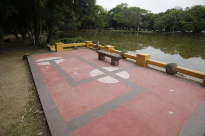 13/10/2021 - PORTO ALEGRE, RS - Piso localizado no Brick da Redenção, na Capital, causa polêmica nas redes sociais por trazer figuras semelhantes à suástica, símbolo que foi utilizado pelos nazistas. FOTO: André Ávila / Agência RBS<!-- NICAID(14914118) -->