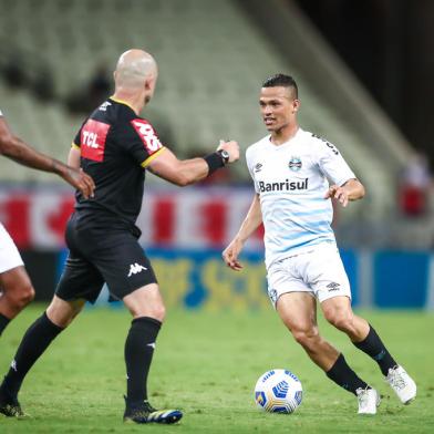 Gremio x FortalezaFUTEBOL/CAMPEONATO BRASILEIRO 2021 /GREMIO X FORTALEZA - ESPORTES - Lance da partida entre Gremio e Fortaleza disputada na noite desta quarta-feira, na Arena Castelao, em partida valida pela Campeonato Brasileiro 2021. FOTO: LUCAS UEBEL/GREMIO/DIVULGAÇÃOEditoria: SPOIndexador: Lucas UebelSecao: futebolFonte: Gremio.netFotógrafo: Gremio x Fortaleza<!-- NICAID(14914690) -->