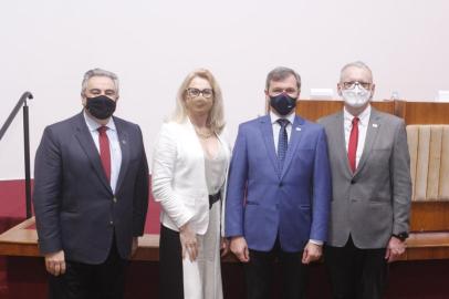 Próximo presidente da CIC caxias foi conhecido na noite desta quinta. Na foto: Celestino Oscar Loro (presidente), Idalice Manchini, Ruben Bisi e Eduardo Michelin<!-- NICAID(14915724) -->