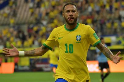 Brazils Neymar celebrates after scoring against Uruguay during the South American qualification football match for the FIFA World Cup Qatar 2022, in Arena Amazonia, Manaus, Brazil, on October 14, 2021. (Photo by NELSON ALMEIDA / AFP)Editoria: SPOLocal: ManausIndexador: NELSON ALMEIDASecao: soccerFonte: AFPFotógrafo: STF<!-- NICAID(14915804) -->