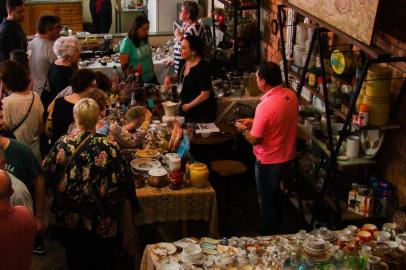 Garage Sale, feira de antiguidades no bairro São José<!-- NICAID(14349752) -->