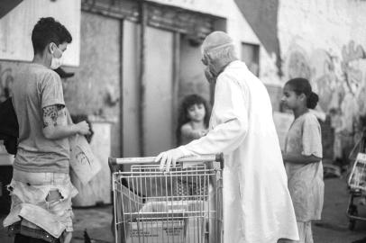 Padre Julio Lancellotti para a coluna de Claudia Tajes<!-- NICAID(14911192) -->