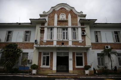 PORTO ALEGRE, RS, BRASIL - 15.10.2021 - Sede Administrativa da Fundação de Atendimento Sócio-Educativo (Fase) está em obras. Reforma abrange intervenção no telhado e instalação elétrica e lógica. Na foto, presidente da Fase, Sônia DAvila e Secretário de Justiça, Sistema Penal e Socioeducativo, Mauro Hauschild. (Foto: Félix Zucco/Agencia RBS)<!-- NICAID(14916420) -->