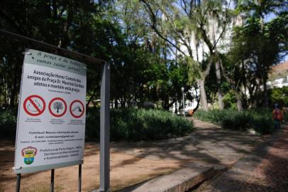 PORTO ALEGRE, RS, Brasil, 18-01-2021: Praça Dr. Maurício Cardoso, no bairro Moinhos de Vento. Praças e áreas verdes que foram adotadas por pessoas ou empresas e que estão sendo bem cuidadas. Foto Mateus Bruxel / Agência RBSIndexador: Mateus Bruxel<!-- NICAID(14918080) -->