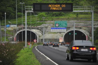 RS, BRASIL - 08/02/2013FOTO:FÉLIX ZUCCO /ZERO HORATemporada de Praia - Túnel BR-101,feriado de carnaval<!-- NICAID(9081400) -->