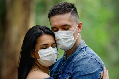 Canoas, RS, Brasil - 11/10/2021 - Retrato - O que vi e vivi. Na foto: casal Lucas Vijande Valladares e Mírian Soares. (Foto: Anselmo Cunha/Agência RBS)<!-- NICAID(14912508) -->