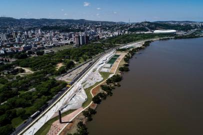 PORTO ALEGRE, RS, BRASIL, 21-10-2021: Pista de skate e quadras esportivas no trecho 3 da orla do Guaiba. (Foto: Mateus Bruxel / Agencia RBS)Local: Lagoa Dos Patos<!-- NICAID(14921278) -->