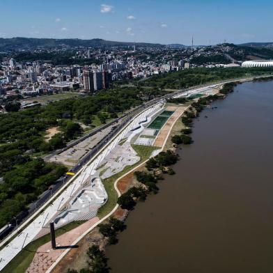 PORTO ALEGRE, RS, BRASIL, 21-10-2021: Pista de skate e quadras esportivas no trecho 3 da orla do Guaiba. (Foto: Mateus Bruxel / Agencia RBS)Local: Lagoa Dos Patos<!-- NICAID(14921278) -->