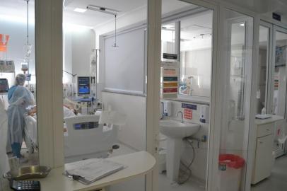 Hospitais reduzem estrutura voltada à covid-19 em Caxias. Na foto, UTI Hospital Virvi Ramos<!-- NICAID(14921383) -->