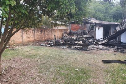 21/10/2021 - TAQUARA, RS - Duas crianças morreram durante um incêndio que atingiu uma casa no município de Taquara, no Vale do Paranhana, na manhã desta quinta-feira. FOTO: Tiago Guedes / RBS TV<!-- NICAID(14921435) -->