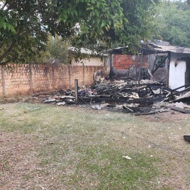 21/10/2021 - TAQUARA, RS - Duas crianças morreram durante um incêndio que atingiu uma casa no município de Taquara, no Vale do Paranhana, na manhã desta quinta-feira. FOTO: Tiago Guedes / RBS TV<!-- NICAID(14921435) -->