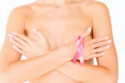 corpo mulher seios, outubro rosa, cancer de mama<!-- NICAID(11719662) -->