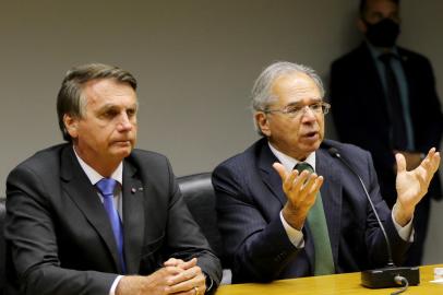 O presidente da RepÃºblica, Jair Bolsonaro e o ministro da economia, Paulo Guedes,fazem  declaraÃ§Ã£o conjunta Ã  imprensa no auditÃ³rio do ministÃ©rio da economia em BrasÃ­liaO presidente da República, Jair Bolsonaro e o ministro da economia, Paulo Guedes,fazem declaração conjunta à imprensa no auditório do ministério da economia em Brasília. FOTO: Wilson Dias / Agência BrasilLocal: BrasÃ­liaIndexador: Wilson Dias/AgÃªncia BrasilFonte: AgÃªncia Brasil/Empresa Brasil dFotógrafo: RepÃ³rter FotogrÃ¡fico<!-- NICAID(14922665) -->