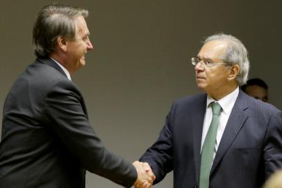 O presidente da RepÃºblica, Jair Bolsonaro e o ministro da economia, Paulo Guedes,fazem  declaraÃ§Ã£o conjunta Ã  imprensa no auditÃ³rio do ministÃ©rio da economia em BrasÃ­liaO presidente da República, Jair Bolsonaro e o ministro da economia, Paulo Guedes,fazem declaração conjunta à imprensa no auditório do ministério da economia em Brasília. FOTO: Wilson Dias / Agência BrasilLocal: BrasÃ­liaIndexador: Wilson Dias/AgÃªncia BrasilFonte: AgÃªncia Brasil/Empresa Brasil dFotógrafo: RepÃ³rter FotogrÃ¡fico<!-- NICAID(14922667) -->