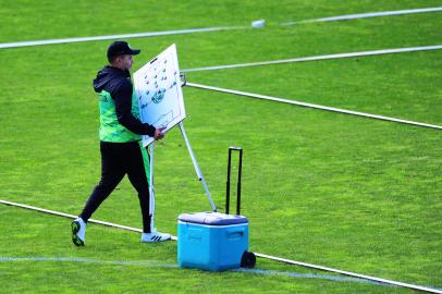 CAXIAS DO SUL, RS, BRASIL, 20/10/2021. Primeiro treino do novo técnico do Juventude, Jair Ventura. Ele chega com a missão de livrar a equipe do rebaixamento no Brasileirão. (Porthus Junior/Agência RBS)Indexador:                                 <!-- NICAID(14920288) -->