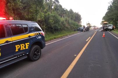 Colisão entre três veículos deixa cinco feridos na BR-470 em São José do Sul<!-- NICAID(14923824) -->