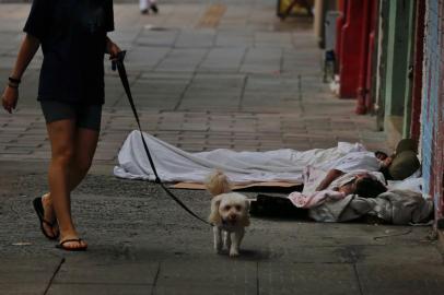 PORTO ALEGRE, RS, BRASIL, 04-03-2021: Aumento no número de moradores em situação de rua em Porto Alegre durante o período da pandemia. Local das fotos Cidade Baixa. (Foto: Lauro Alves/ Agência RBS)<!-- NICAID(14727486) -->