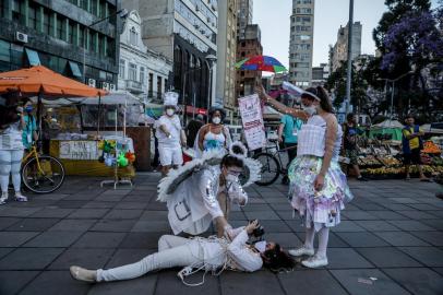 PORTO ALEGRE, RS, BRASIL - 25/10/2021intervenção do POA em Cena na Avenida Voluntários da Pátria<!-- NICAID(14924503) -->